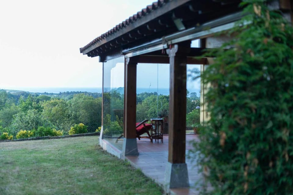 Property building, Garden, Balcony/Terrace, Garden view, Sea view