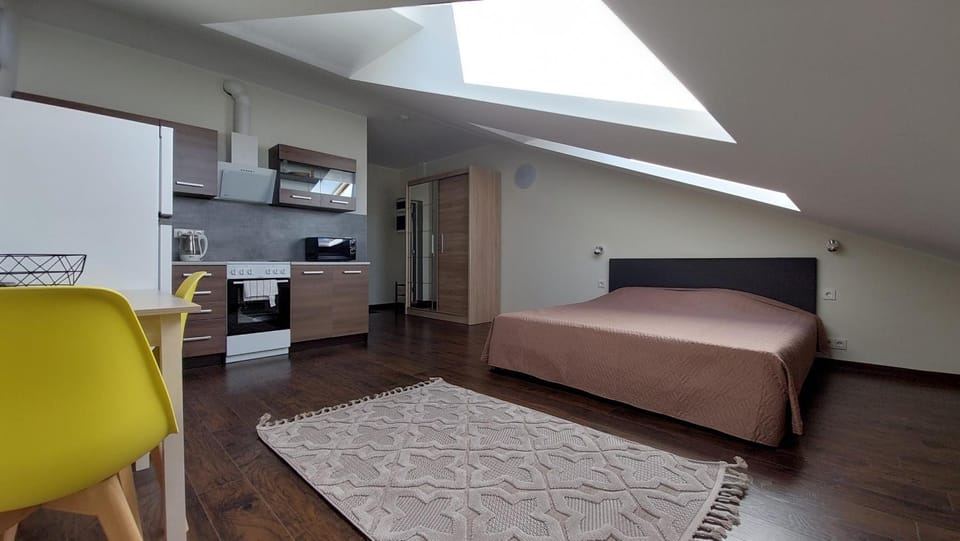 Bed, Photo of the whole room, Dining area