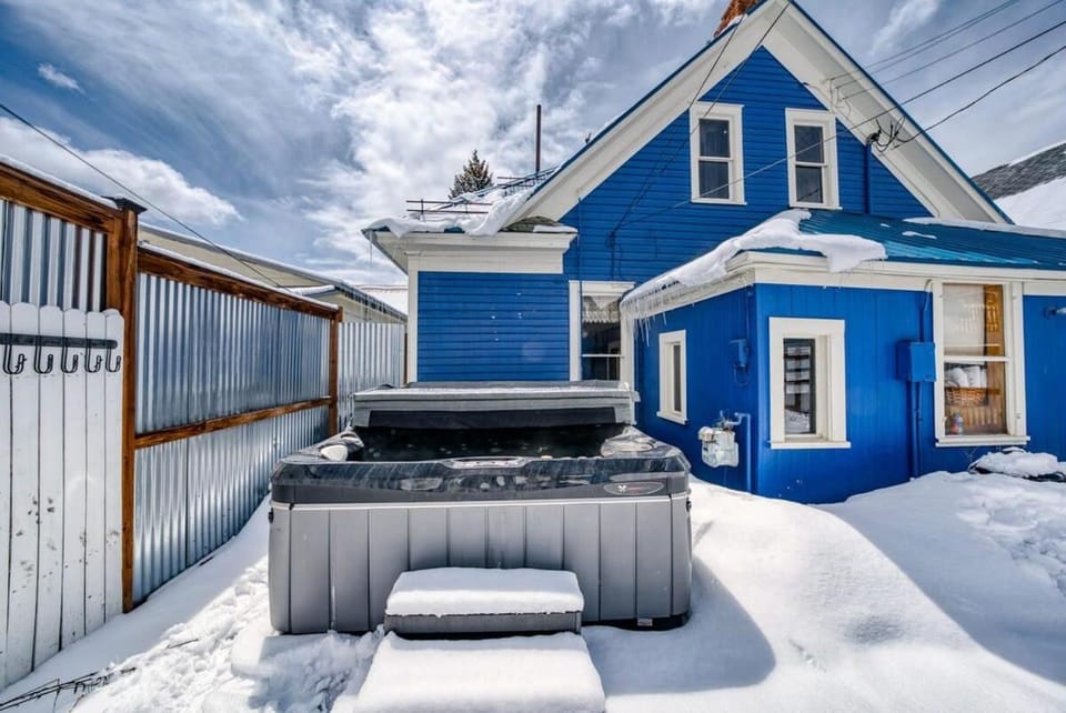 Property building, Day, Winter