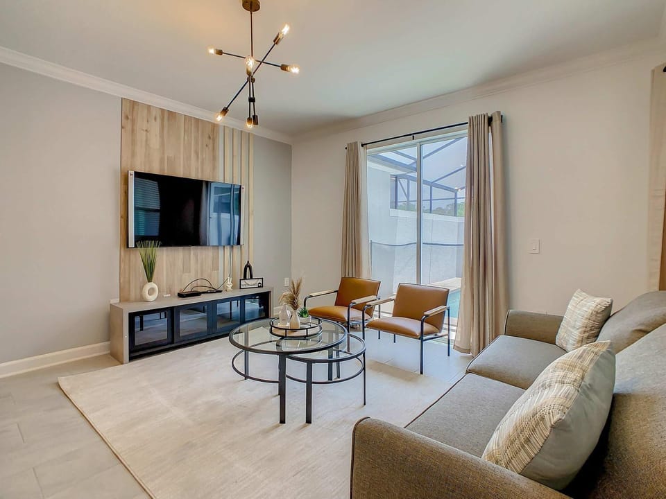 4BR Townhouse with Private Pool near Disney House in Kissimmee