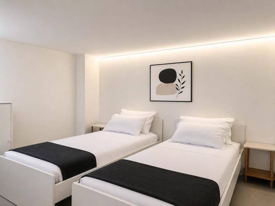 Bed, Photo of the whole room, Bedroom