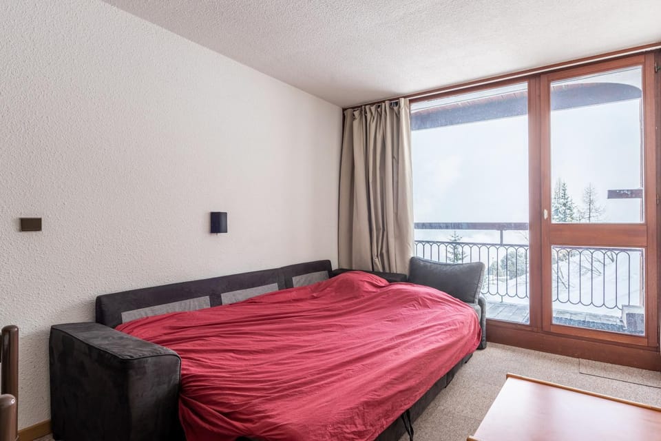 Property building, Living room, Bedroom