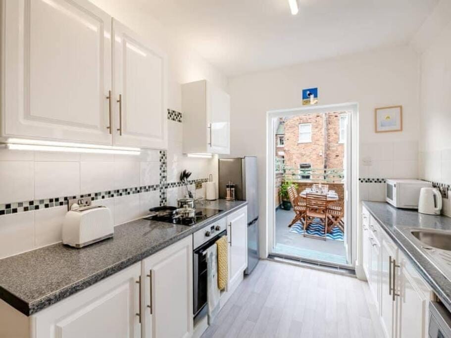 Seagull Escapes - short walk to the beach House in Scarborough