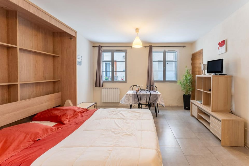 Property building, Living room, Bedroom