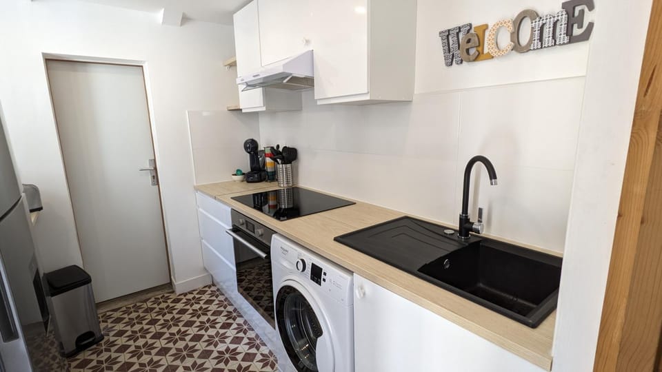 Coffee/tea facilities, Kitchen or kitchenette, minibar, pet friendly, stove, toaster, washing machine