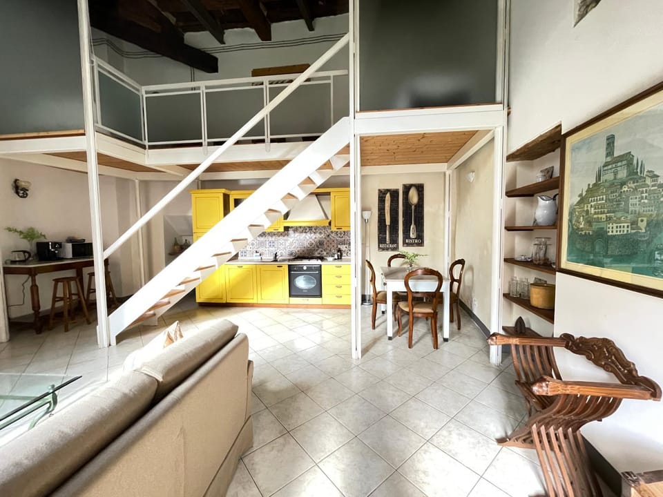 Dining area, kitchen