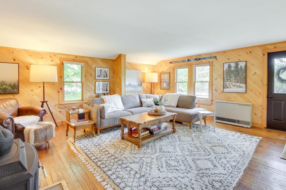 Gorgeous Sunday River Cabin w/ Saltwater Hot Tub! Cabin in Hanover