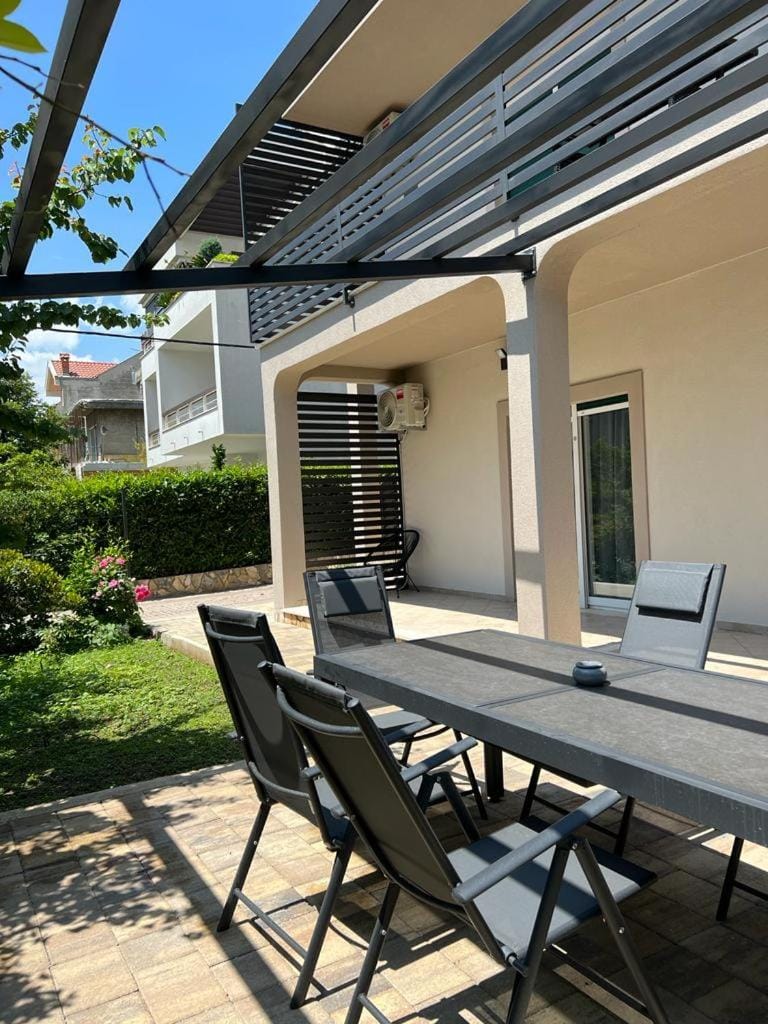 Property building, Patio, Day, View (from property/room), Balcony/Terrace, Dining area, Quiet street view, Inner courtyard view