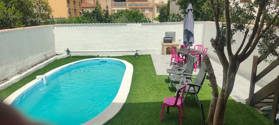 Location maison avec piscine privée. House in Agde