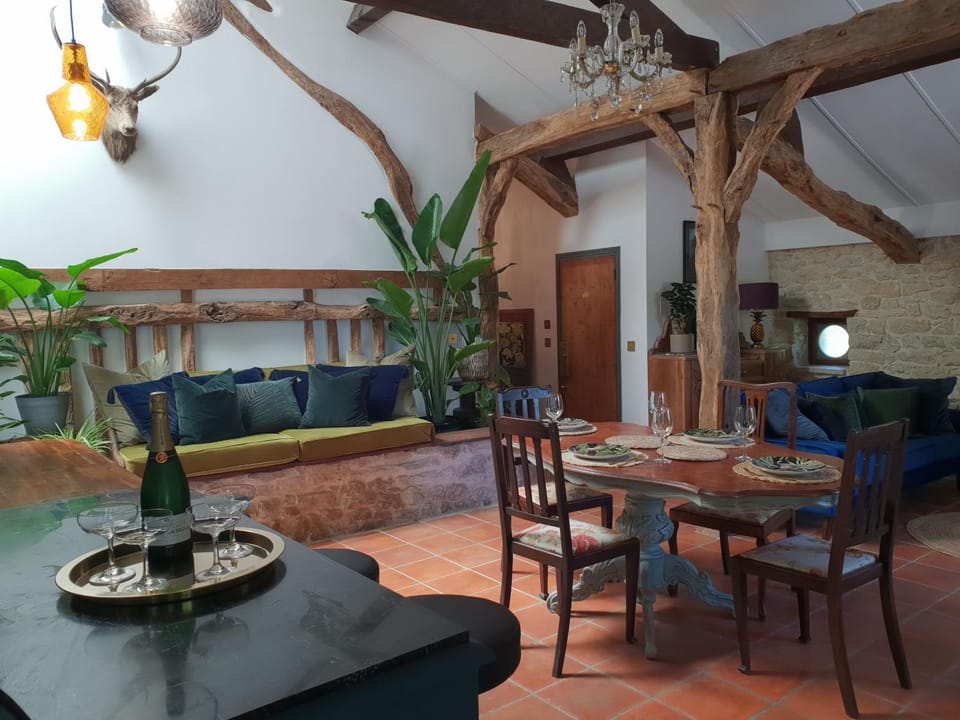 Living room, Seating area, Dining area