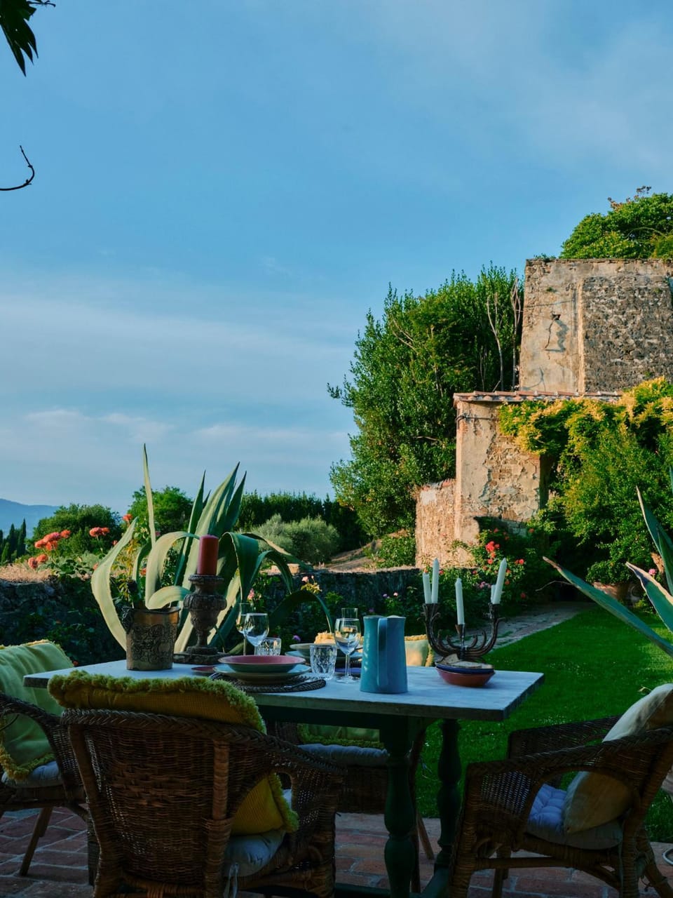 Day, Natural landscape, Summer, Garden, Dining area, City view, Garden view, Garden view, Mountain view, Breakfast, Dinner, Seasons, children, Family