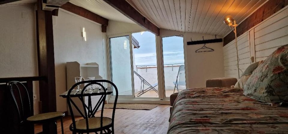 4P vue mer et montagne Apartment in Menton