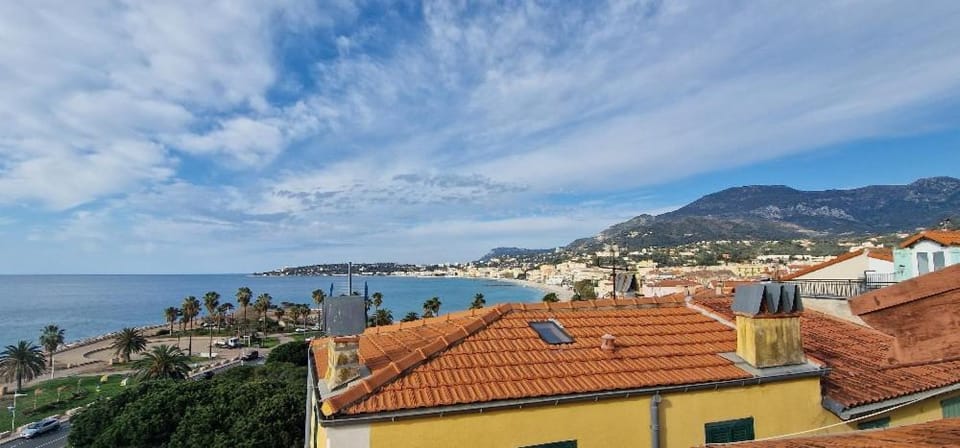 4P vue mer et montagne Apartment in Menton