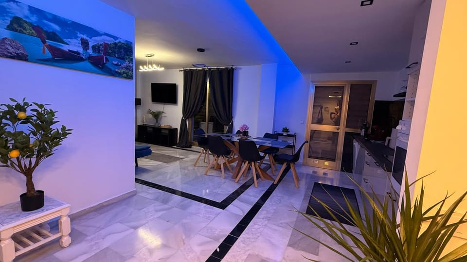 Communal lounge/ TV room, TV and multimedia, Living room, Evening entertainment