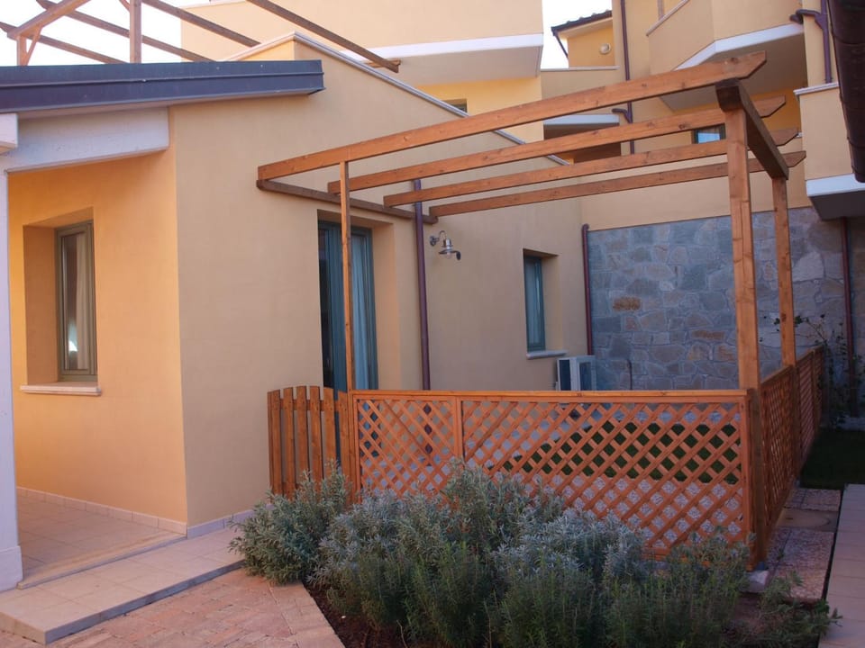 Property building, Day, Garden, Garden view