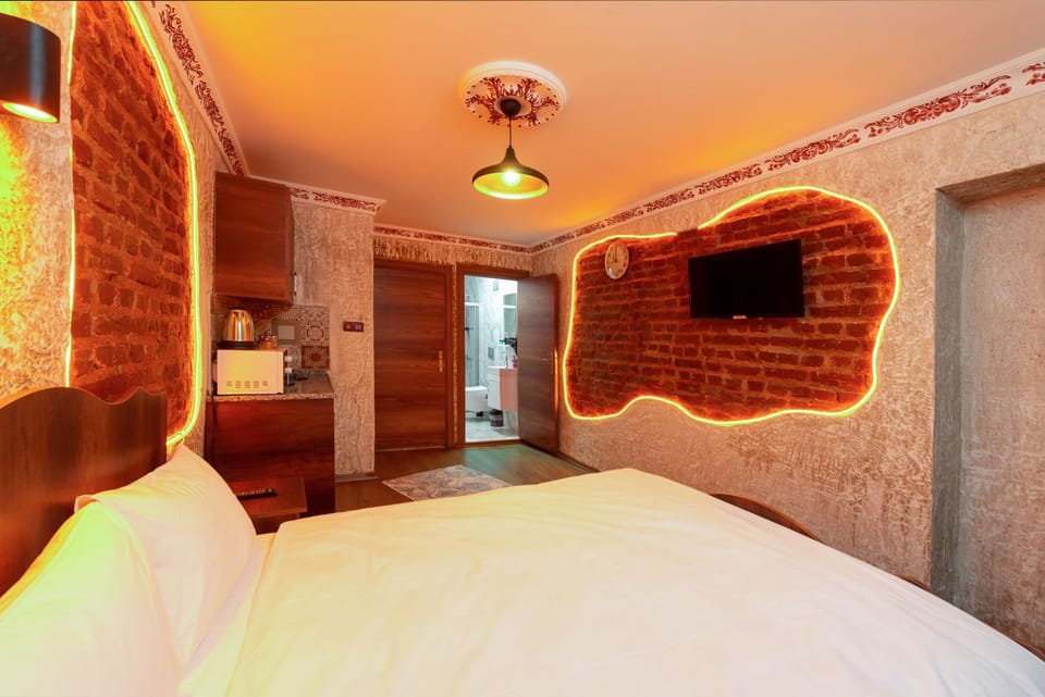 TV and multimedia, Photo of the whole room, Bedroom
