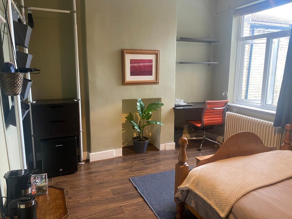 Tranquil Garden View Double Room Vacation rental in London