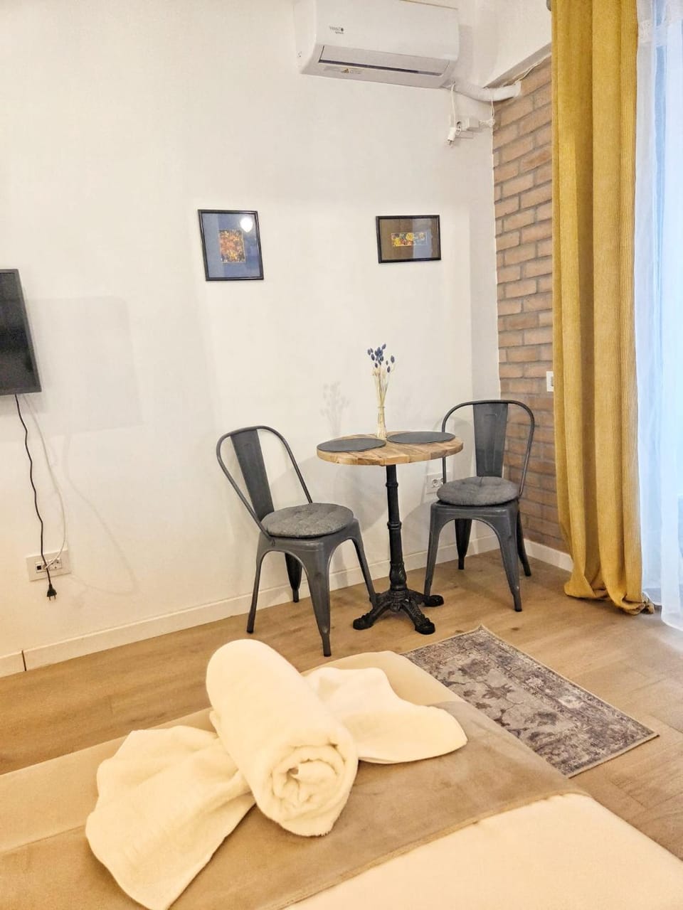 TV and multimedia, Seating area, Dining area