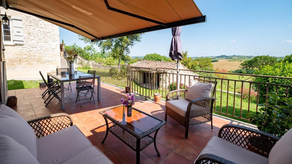 Natural landscape, View (from property/room), Balcony/Terrace, Dining area, Garden view