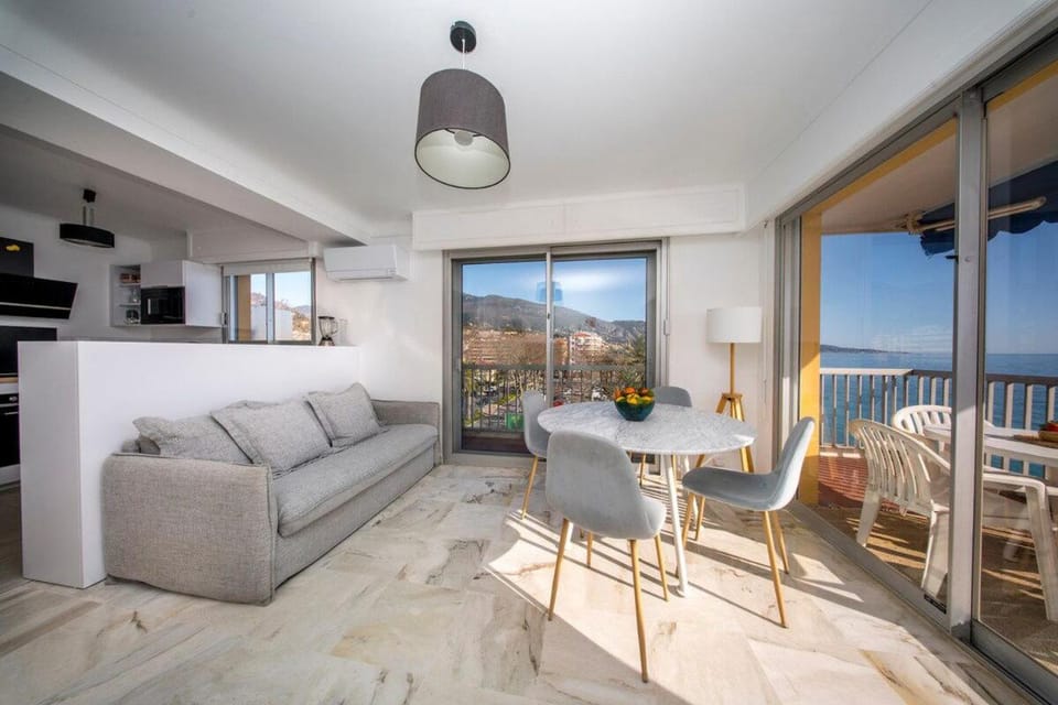 LE DAUPHIN Vue exceptionnelle - Clim - Front Mer Apartment in Menton