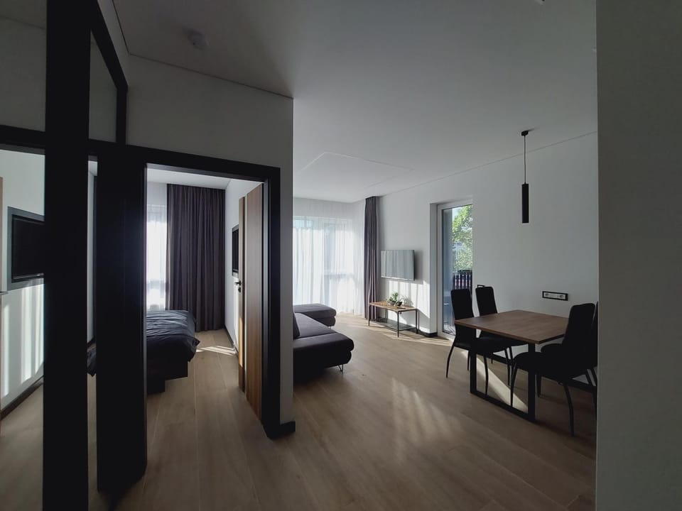 Bed, Living room, Photo of the whole room, Seating area, Dining area