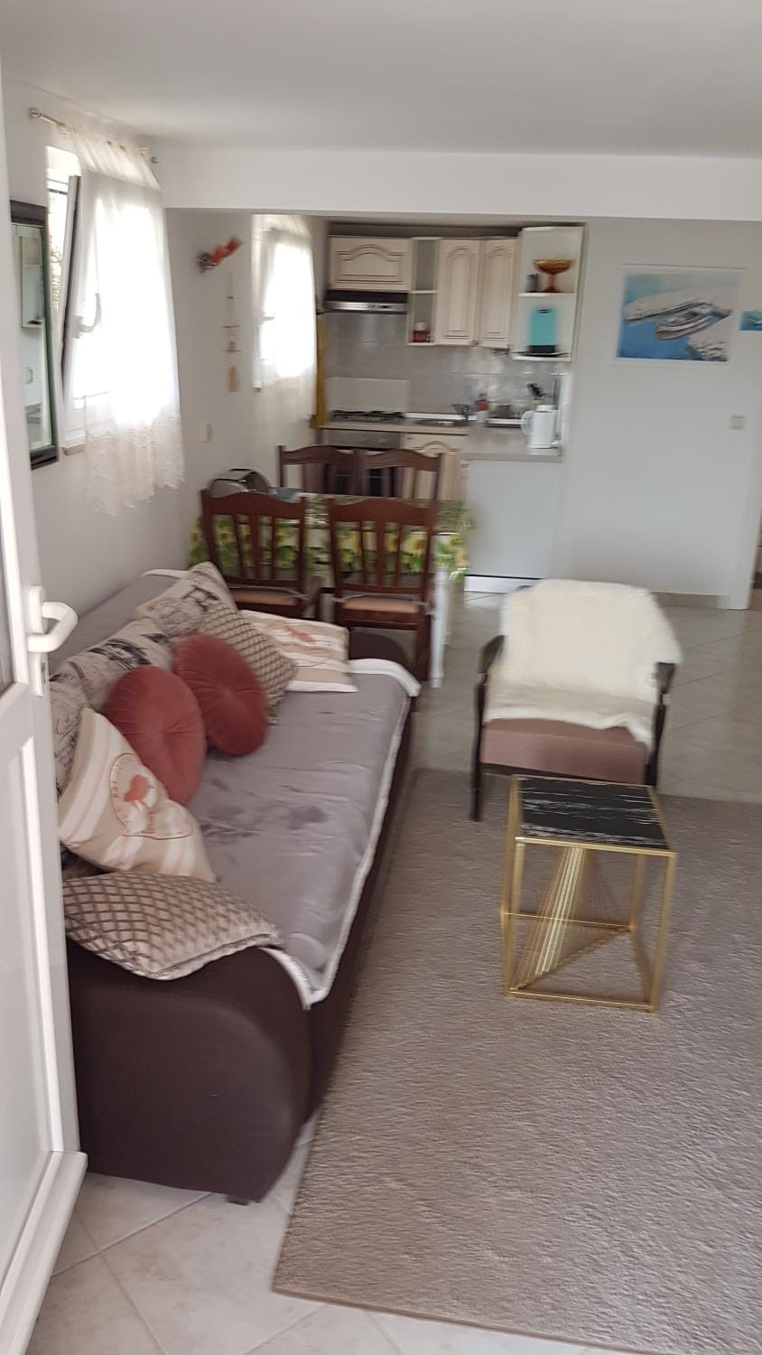 Bed, Living room, Photo of the whole room, Seating area