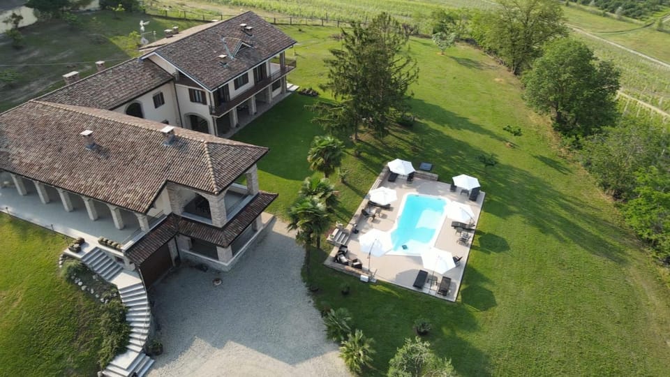 Property building, Garden view, Pool view, Swimming pool