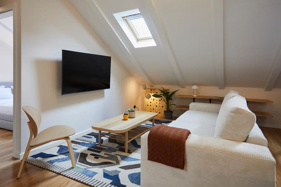 TV and multimedia, Living room, Seating area, Evening entertainment