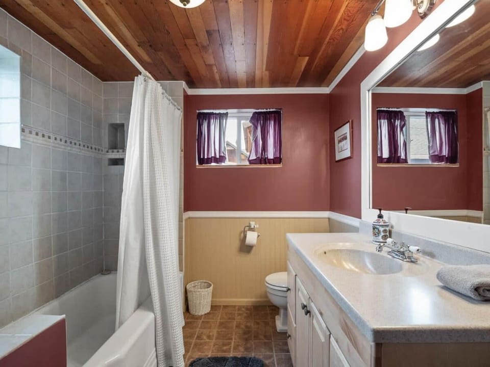 Shower, Toilet, Bathroom, Bath, towels