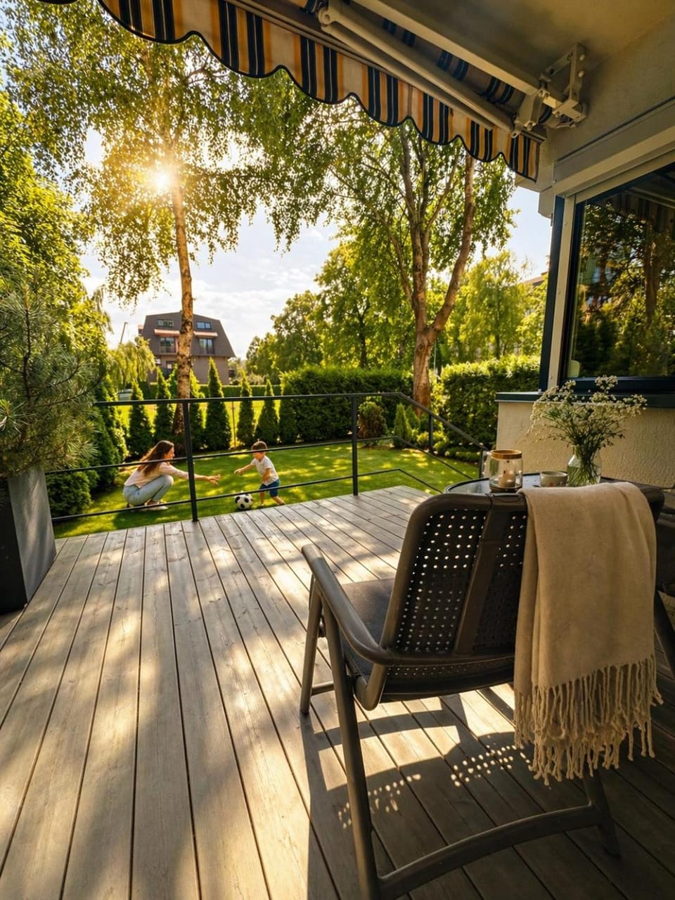 Property building, Patio, Spring, Day, Garden, View (from property/room), Balcony/Terrace, Dining area, Garden view