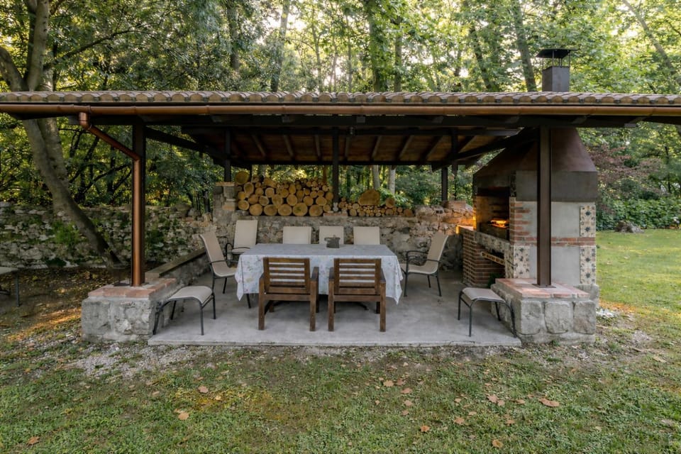 BBQ facilities, Dining area