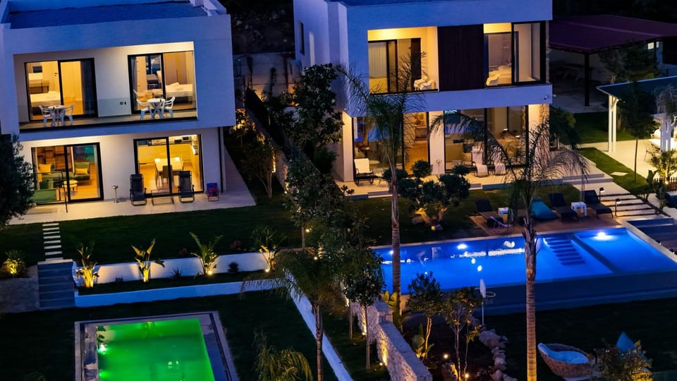 Property building, Garden view, Pool view, Swimming pool