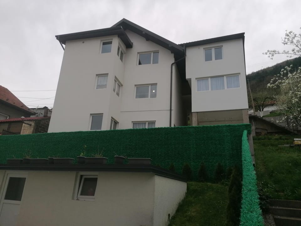 Apartman Royal sa GARAŽOM i KLIMOM Apartment in Federation of Bosnia and Herzegovina