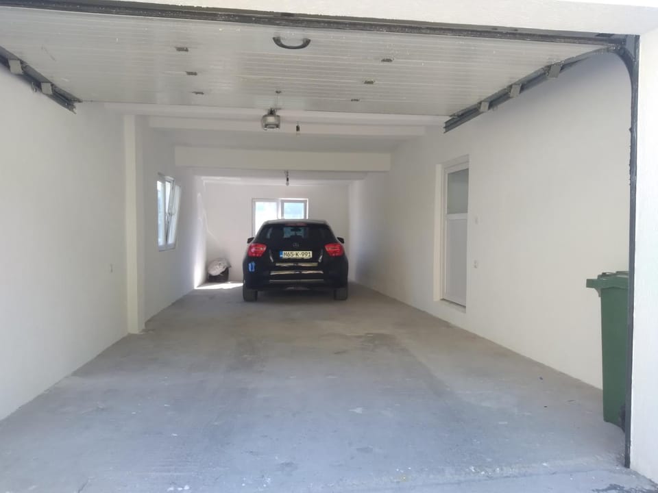 Apartman Royal sa GARAŽOM i KLIMOM Apartment in Federation of Bosnia and Herzegovina