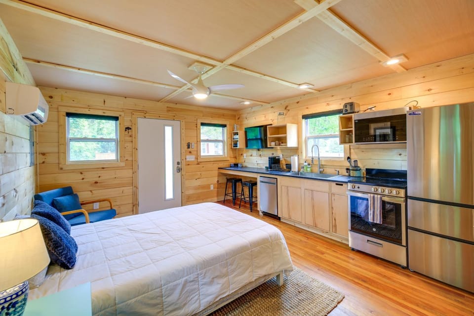 Cozy Hiker's Hideaway: Steps From Creeper Trail! Apartment in Damascus