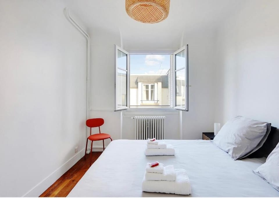 Appartement, cœur des Batignolles Montmartre Apartment in Paris