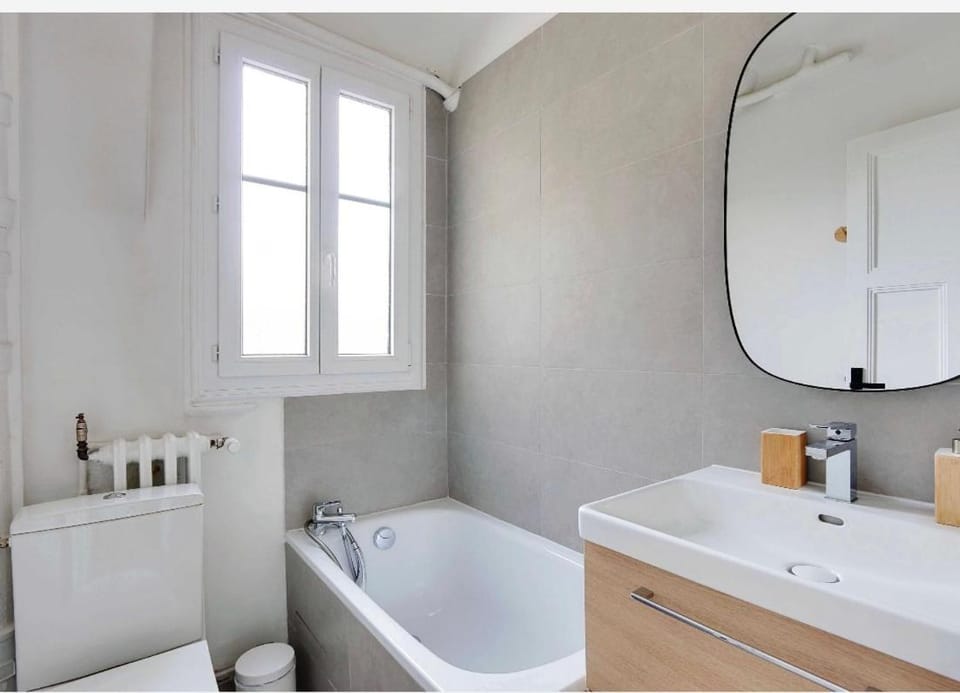 Appartement, cœur des Batignolles Montmartre Apartment in Paris