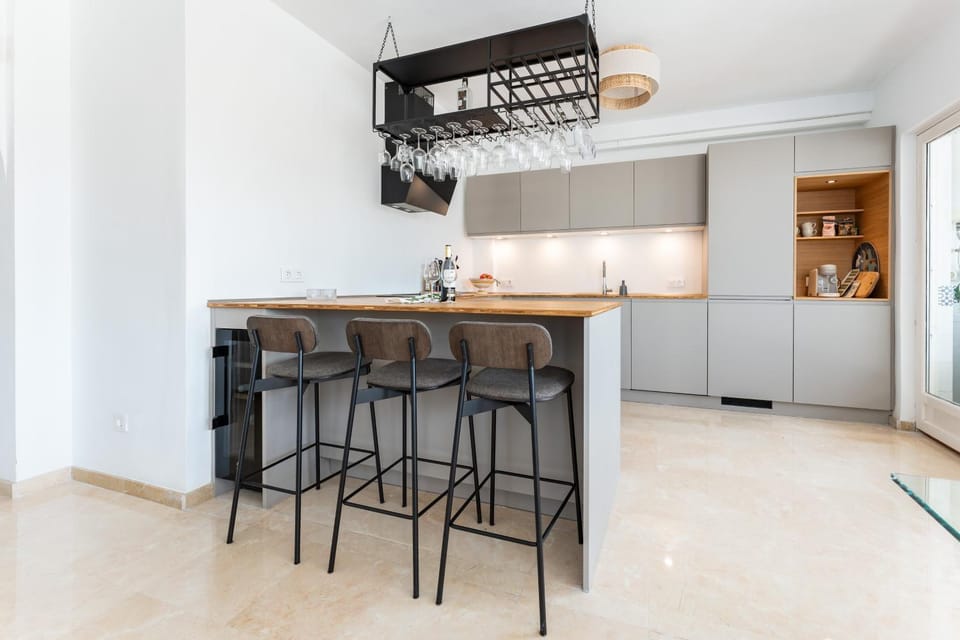 Property building, Kitchen or kitchenette, Living room