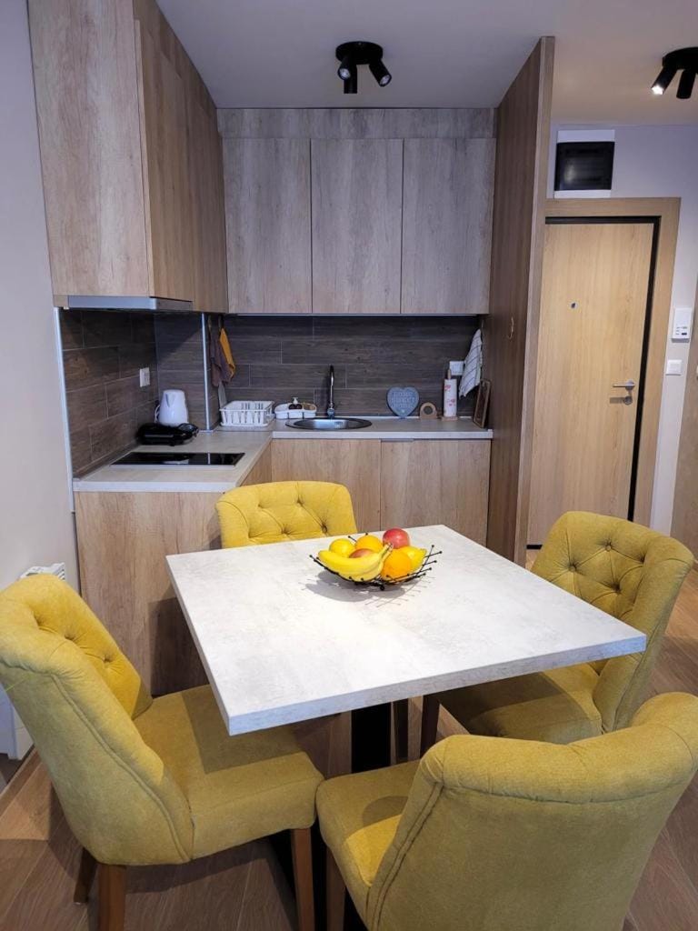Kitchen or kitchenette, Seating area, Dining area