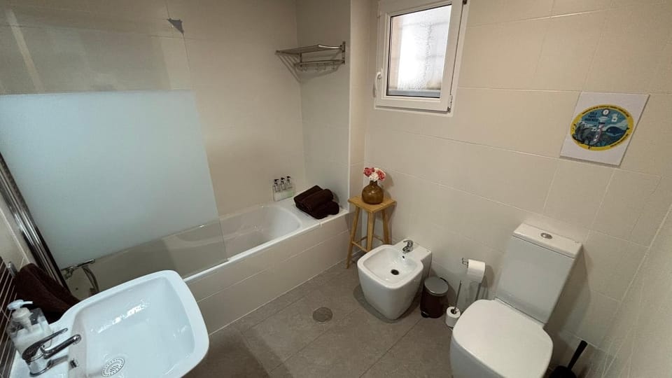 Shower, Toilet, Bathroom, Bath, bidet, hair dryier