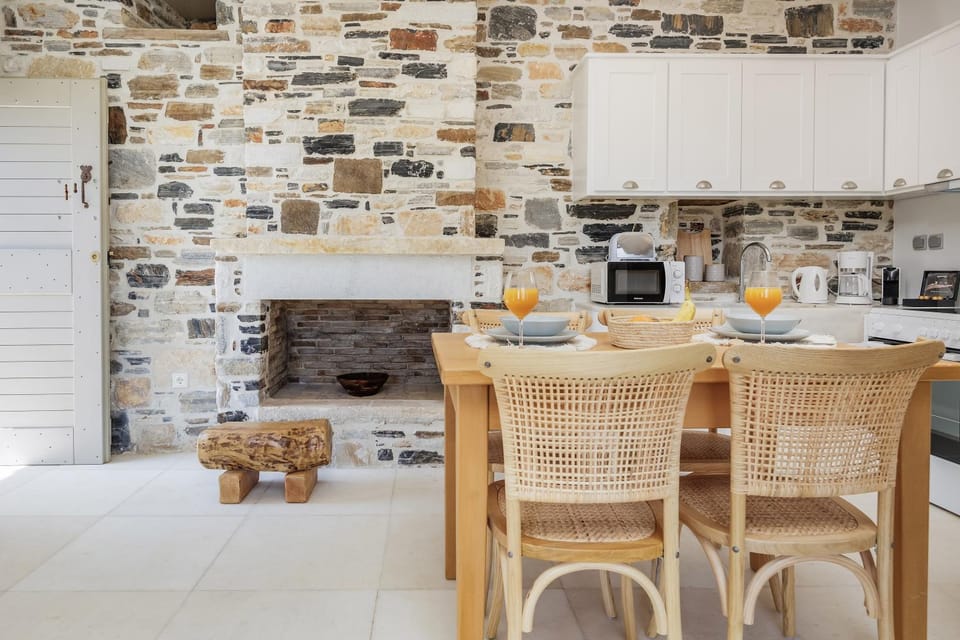 Kitchen or kitchenette, Seating area, Dining area, pet friendly, stove