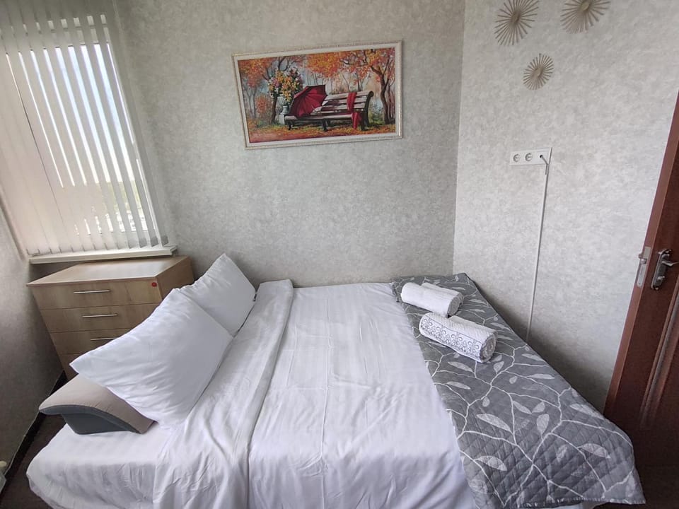 Bed, Bedroom, towels