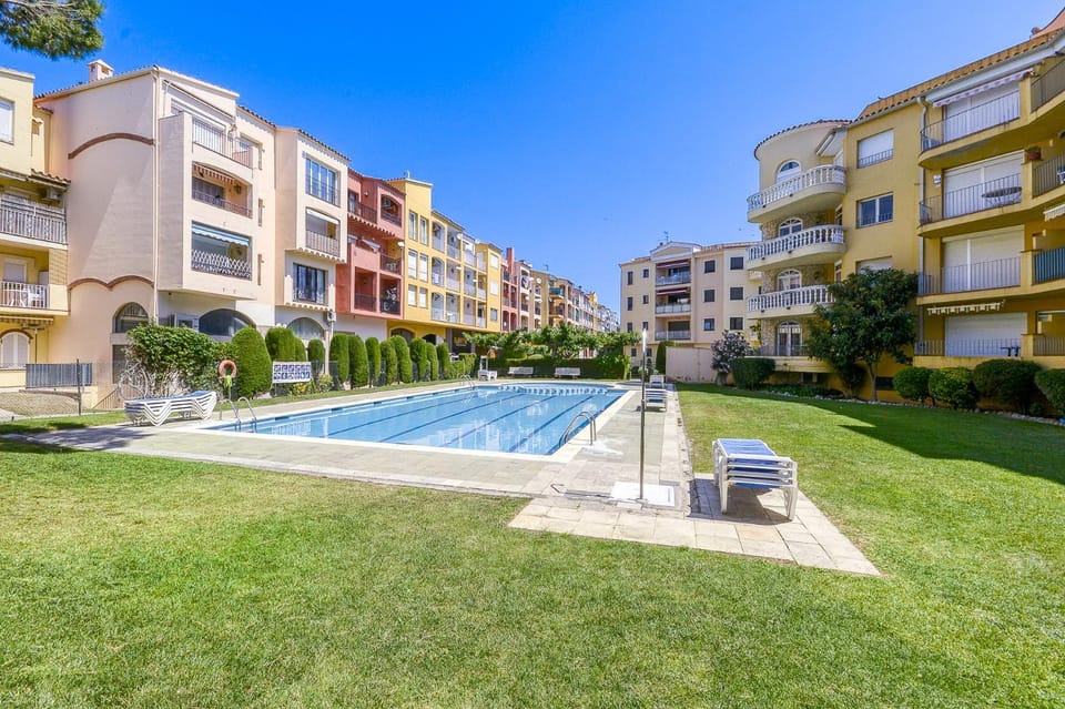 Property building, Pool view, Swimming pool