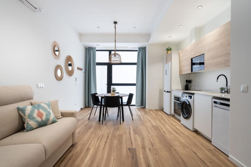 Kitchen or kitchenette, Living room, Seating area, Dining area