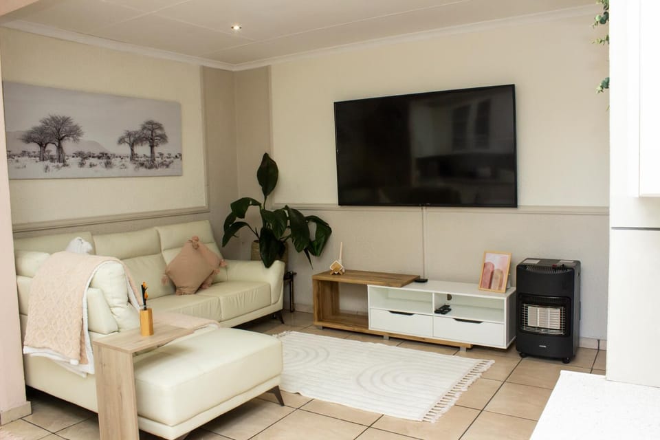TV and multimedia, Seating area, Evening entertainment