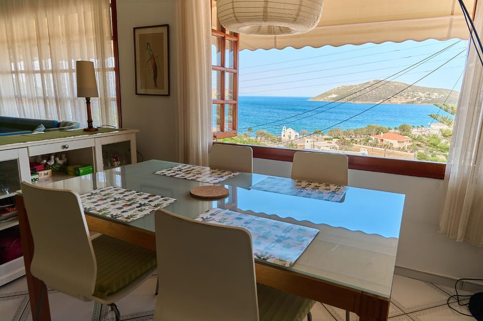 Seating area, Dining area, Sea view