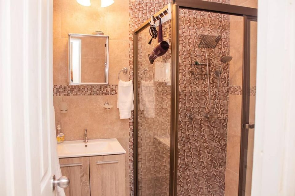 Shower, Bathroom, towels