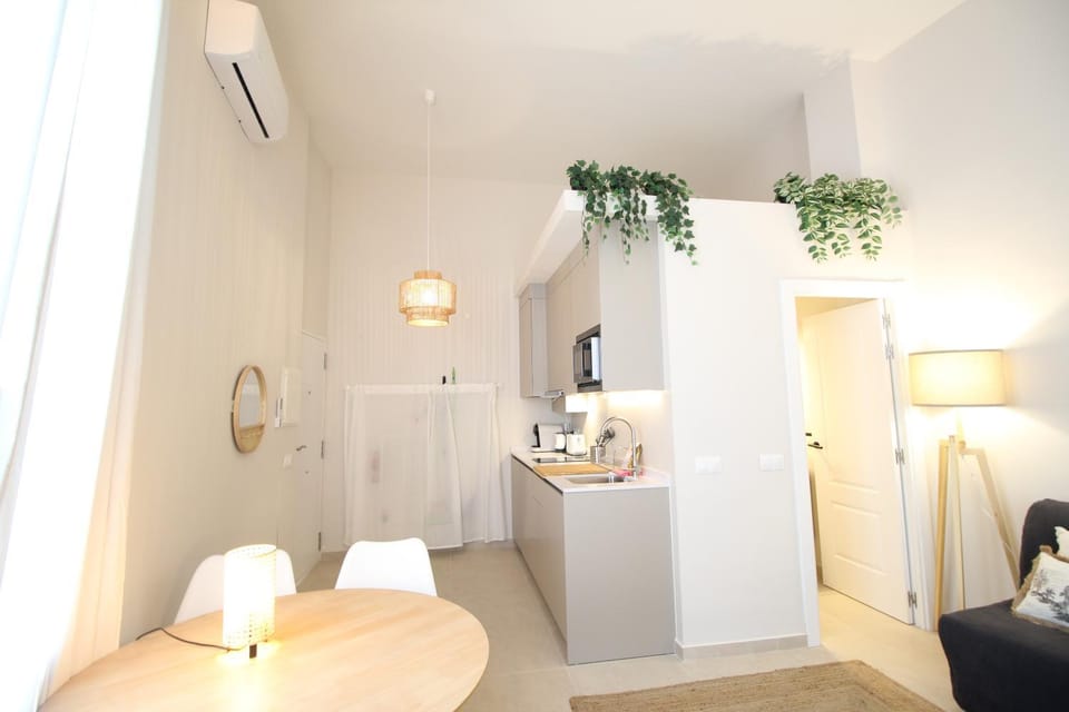 Dining area, kitchen