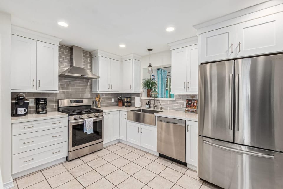 Cozy Tempe Casa with Heated Pool 5 Minutes to ASU House in Tempe