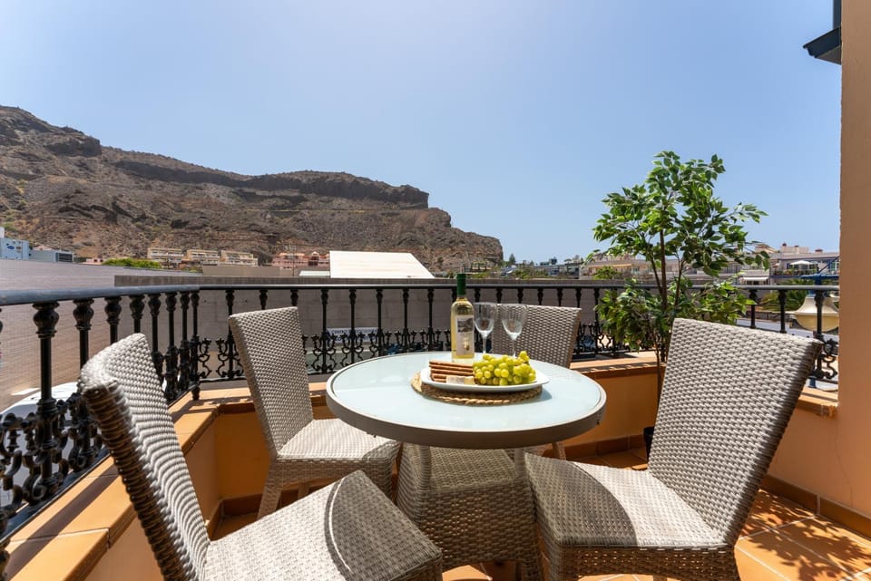 Balcony/Terrace, Balcony/Terrace, Dining area, Mountain view